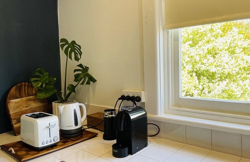 North Hobart Wohnung | The Brutus - Location + Art Deco+ Spacious