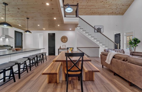 Logan Kabine | The Buffalo at Whiskey Ridge Cabins; Luxury in the woods