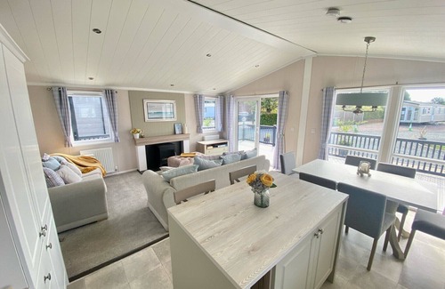 Skegness Wohnung | Buttercup-Deluxe-Lodge-Blick auf die Landschaft-Ensuite mit Dusche