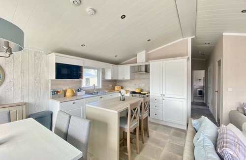 Skegness Wohnung | Buttercup-Deluxe-Lodge-Blick auf die Landschaft-Ensuite mit Dusche