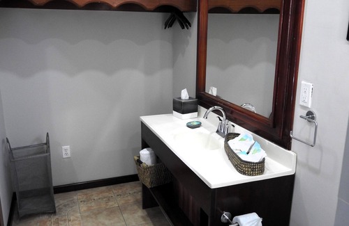 Independence and Mango Creek Hotel | The Toucan Inn