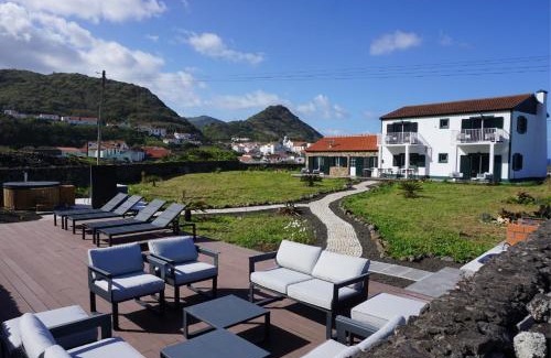Faja Grande Haus | The Cão & Calf