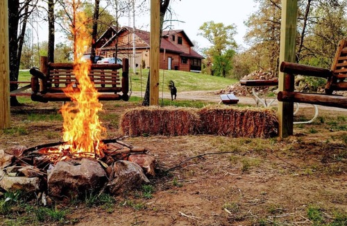 Necedah Kabine | The Cabin at The Land of the Yellow River Rentals