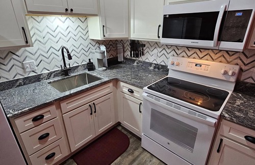 Holly Wohnung | The Caboose - Cozy space steps from downtown