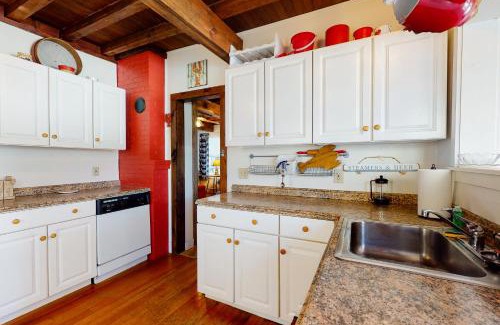 Ocean Park Haus | The Captain's Ship