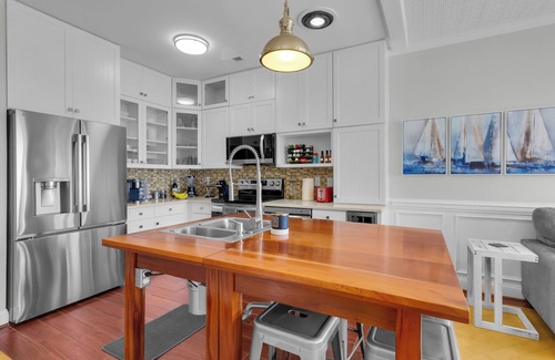 Fairfield Harbour Haus | The Captain’s Quarters