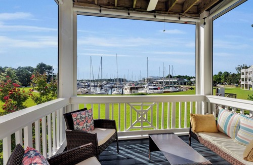 Fairfield Harbour Haus | The Captain’s Quarters