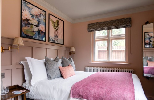 Burghclere Hotel | The Carnarvon Arms