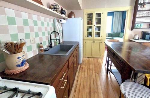 Cavendish Haus | The Carol - Styled and freshly renovated stay10 minutes to Okemo