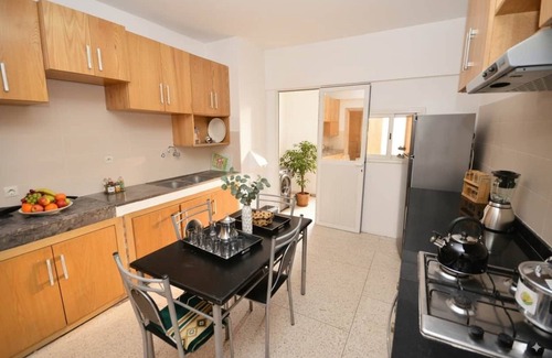 Casablanca Haus | The Casablanca Executive