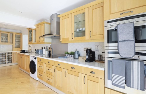 Ferndown Wohnung | The Castleman is large 3 bedroom apartment, situated within a golf course.