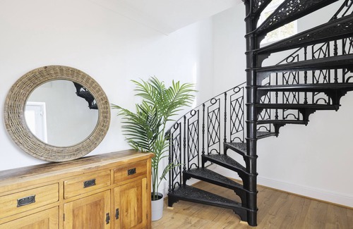 Ferndown Wohnung | The Castleman is large 3 bedroom apartment, situated within a golf course.