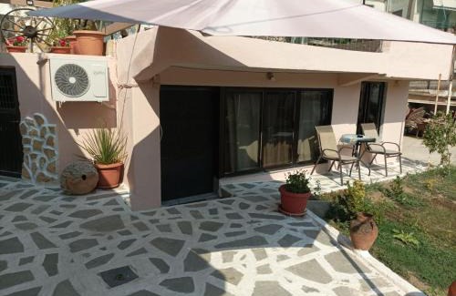 Makri Haus | The cave of Cyclops