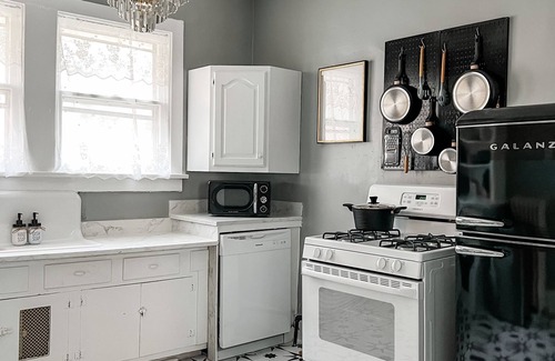 Midtown Haus | The Chandelier Loft of Midtown - Near It All!