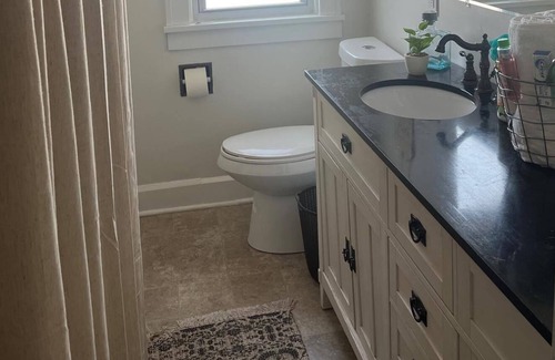 Willoughby Haus | The Charmer