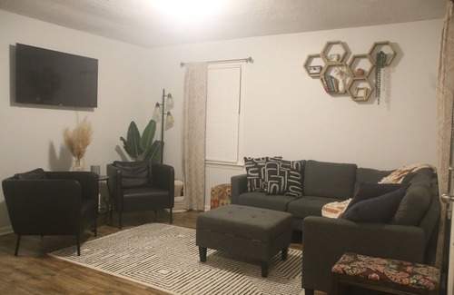 Salisbury Haus | The Cheery Nook in Salisbury