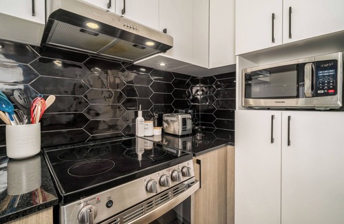 Saint-Roch Wohnung | The Chic Charest | Terrace | Pool & BBQ | AC