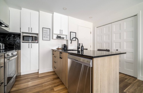 Saint-Roch Wohnung | The Chic Charest | Terrace | Pool & BBQ | AC