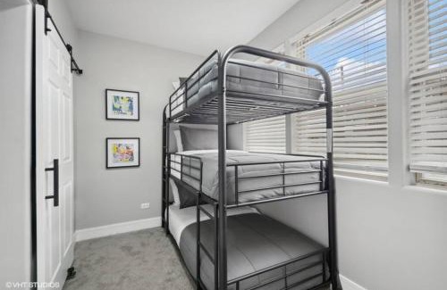 South Shore Wohnung | The Chic Urban Oasis Near the Lake!