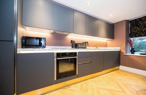 Buxton Hotel | The Chrome Hill Suite at Foxlow Grange