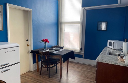 Clinton Haus | The Clinton Inn