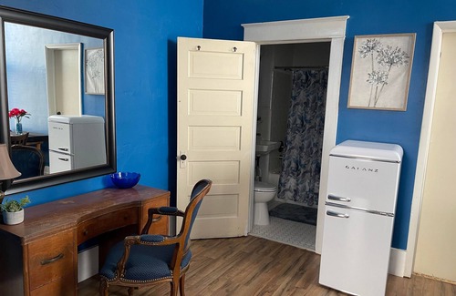 Clinton Haus | The Clinton Inn