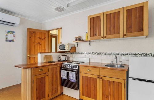 Kettering Haus | The Clocktower Serene Stay at Herons Rise Vineyard