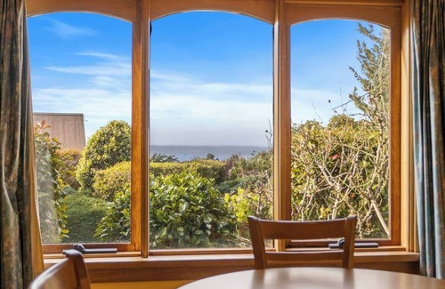 Kettering Haus | The Clocktower Serene Stay at Herons Rise Vineyard