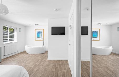 Somerton Skihütte | The Clover Lodge, Red Lake Farm Nr Glastonbury