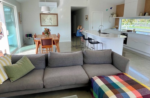 Matakana Haus | The Club House (with a spa pool)