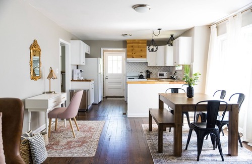 Greensboro Haus | The Coliseum Cottage. 1 King/ 2 Queen Beds. Close to coliseum and colleges.