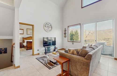 Orondo Haus | The Columbia Overlook