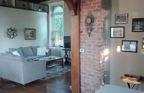 Palmyra Haus | The Comfort Schoolhouse, Est 1872