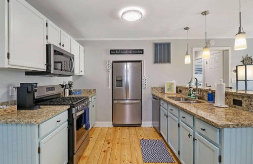 Fox Lake Wohnung | Cute & Cozy 2/1 Lakeview House on Chain O Lakes with Hot Tub