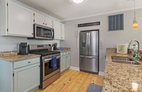 Fox Lake Wohnung | Cute & Cozy 2/1 Lakeview House on Chain O Lakes with Hot Tub