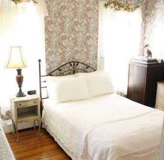 Coolidge Corner South Side Hotel | The Coolidge Corner Guest House: A Brookline Bed and Breakfast