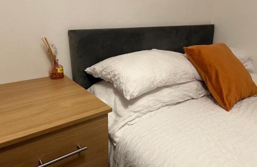 Winchester Haus | The Coral Guest House 1 Mile from Winchester Market