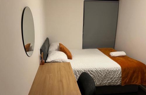 Winchester Haus | The Coral Guest House 1 Mile from Winchester Market