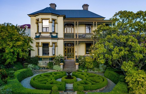 Glebe Hütte | The Corinda Collection