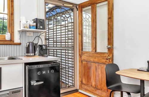 Adelaide Central Business District Hütte | The Cosy Corner Classic Haven with Modern Comforts