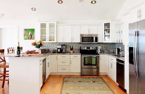North Side Haus | 'The Cottage' at Rum Point - Private Getaway