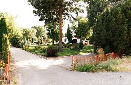 Eagle Hütte | 1930er Jahre White Cottage Hochzeitsort in Eagle bei HGTV!