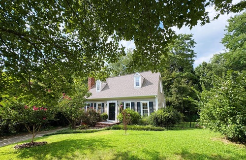 Greensboro Haus | The Cottage Hill is a charming 3-bed house in a primary location in Greensboro