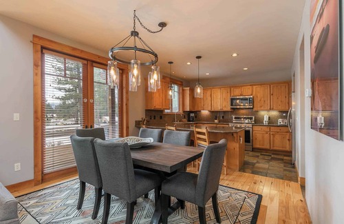 Truckee Haus | The Cottages ~ Golf, Pool, Play ~ 2-Bedroom