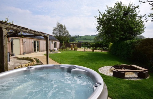 Dursley Hütte | The Cow Byre - beautiful barn conversion in the South Cotswolds sleeping 6 guests