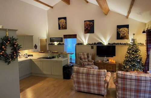 Sherborne Haus | The Cow Shed - Luxury 5* Dorset barn conversion with private hot tub