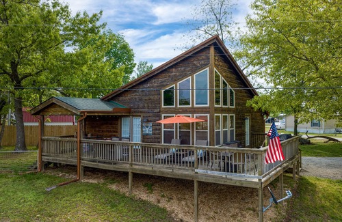 Grove Kabine | The Cowskin Cabin & Bunkhouse - Lakeview Getaway on 1/2 acre