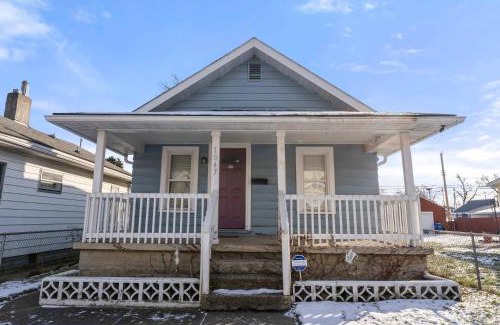 West Columbus Haus | The Cozy Bellows - Retreat for 4