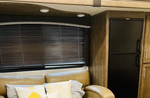 Fleming Haus | The Cozy Keystone RV on the Farm, Pet Friendly!