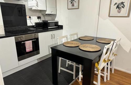 Atlantic Wharf Wohnung | The Cozy Stay, Sleeps 6 , 3 Parking Spaces, Private Garden Walking Distance to Cardiff Bay and City Centre Pets Welcome